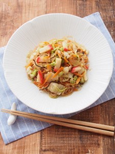 板かまぼこと白菜の春雨サラダ